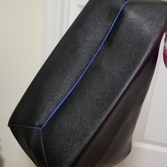 Reversable Colorblock Black and Blue Blue Tote Bag - Picture 9 of 14